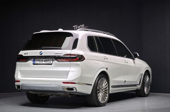 BMW X7 xDrive 40i Design Pure Excellence 7-Seater — пробег 9 697 км — фото 2 из 5