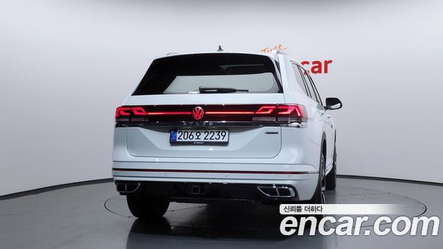 Volkswagen Atlas 2.0 TSI R-LINE 7-Seater — пробег 4 880 км — фото 4 из 5