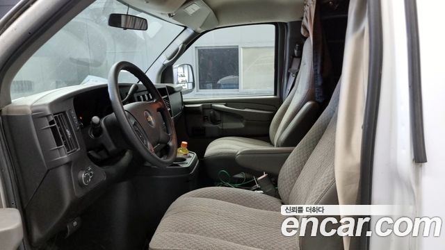 Chevrolet Express Van 6.0 — пробег 28 960 км — фото 4 из 5