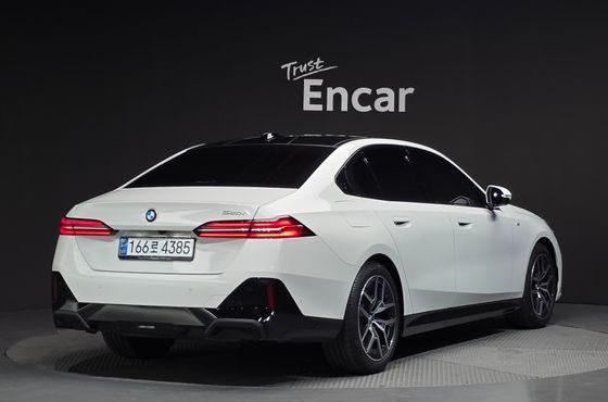 BMW 5-Series 520i M Sport — пробег 4 775 км — фото 2 из 5