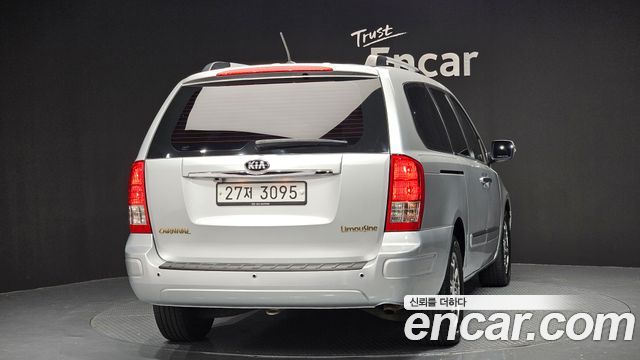 Kia Carnival New Carnival Limousine GLX High-Deluxe — пробег 158 453 км — фото 4 из 5