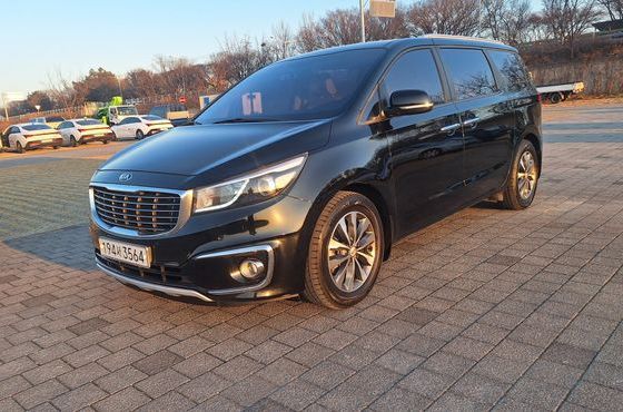 Kia Carnival 9-seater Luxury — пробег 239 924 км — фото 3 из 5