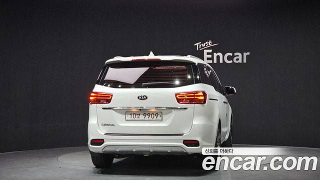 Kia Carnival из Кореи Encar