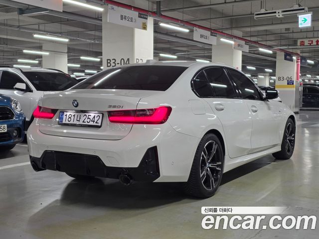 BMW 3-Series 320i M Sport — пробег 4 000 км — фото 4 из 5