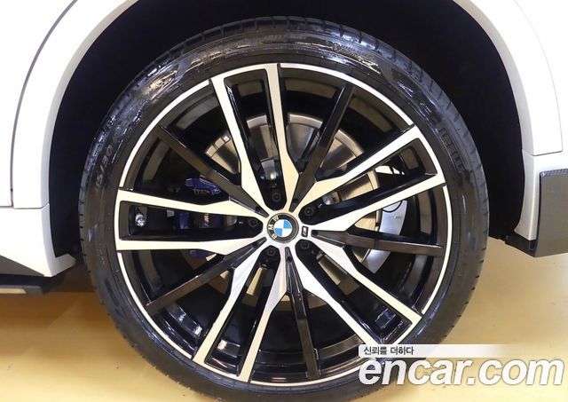 BMW X5 M50i — пробег 93 725 км — фото 5 из 5
