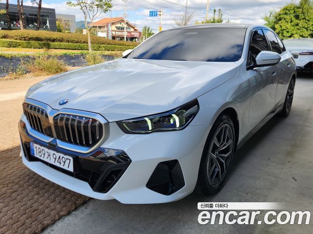 BMW 5-Series 520i M Sport — пробег 1 300 км — фото 3 из 5