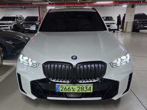BMW X5 xDrive 50e M Sport — пробег 1 300 км — фото 1 из 5
