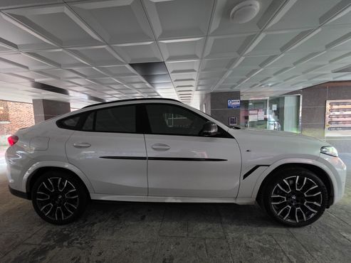 BMW X6 xDrive40i M Sport — пробег 13 000 км — фото 5 из 5