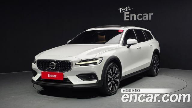 Volvo V60 B5 Ultimate AWD — пробег 24 621 км — фото 1 из 5