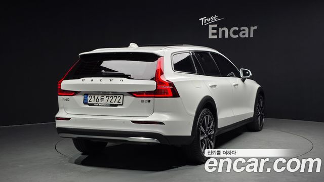 Volvo V60 B5 Ultimate AWD — пробег 24 621 км — фото 2 из 5