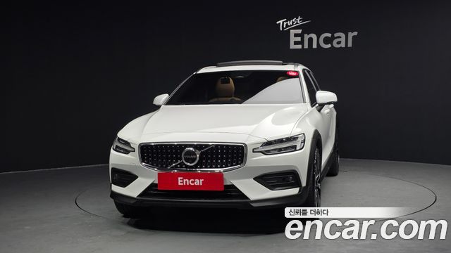 Volvo V60 B5 Ultimate AWD — пробег 24 621 км — фото 3 из 5