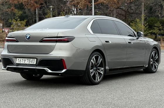 BMW 7-Series 750e xDrive M Sport — пробег 14 330 км — фото 2 из 5