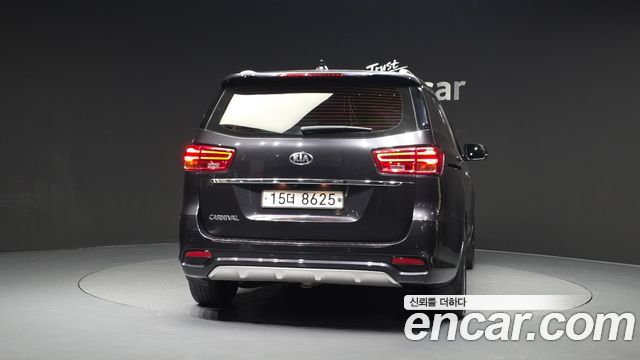 Kia Carnival из Кореи Encar