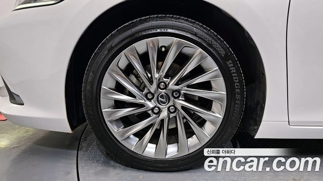 Lexus ES Luxury Plus — пробег 57 057 км — фото 5 из 5