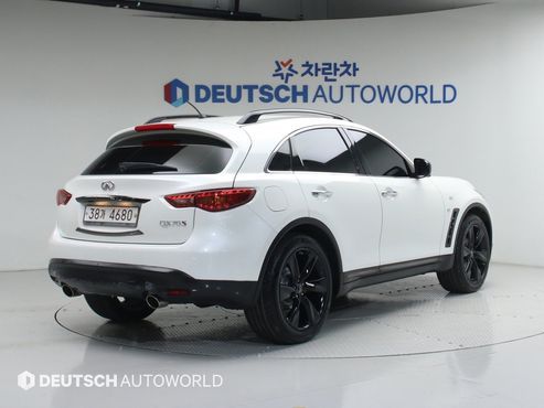 Infiniti QX70 3.7 AWD Special Edition — пробег 105 965 км — фото 2 из 5
