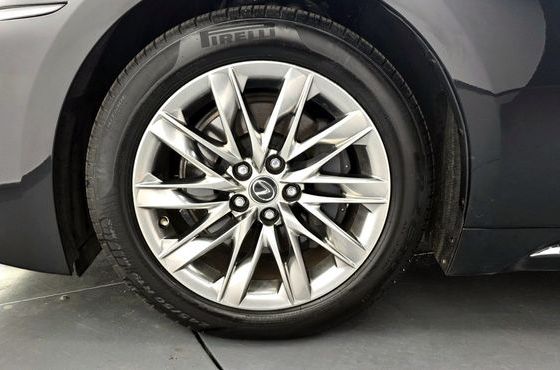 Lexus LS 3.5 Luxury AWD — пробег 201 839 км — фото 5 из 5
