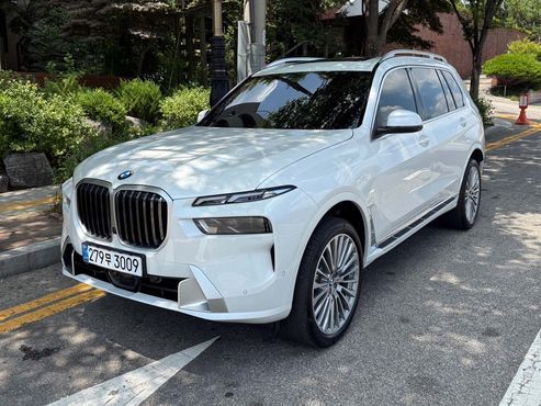 BMW X7 xDrive 40i Design Pure Excellence 6-Seater — пробег 7 056 км — фото 1 из 5