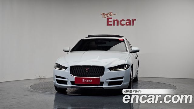 Jaguar XE 20d Prestige — пробег 92 685 км — фото 3 из 5