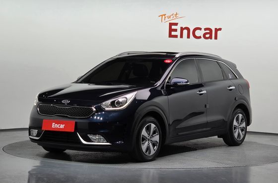 Kia Niro Prestige — пробег 80 773 км — фото 1 из 5