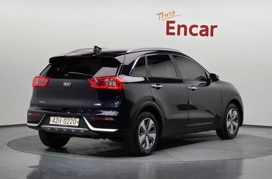 Kia Niro Prestige — пробег 80 773 км — фото 2 из 5
