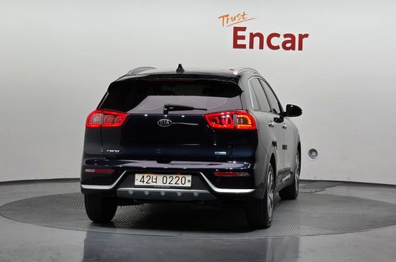 Kia Niro Prestige — пробег 80 773 км — фото 4 из 5