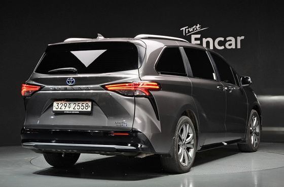 Toyota Sienna 2.5 Hybrid 2WD — пробег 81 357 км — фото 2 из 5