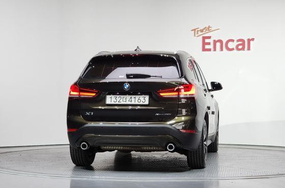 BMW X1 xDrive 20i Advantage — пробег 142 464 км — фото 4 из 5
