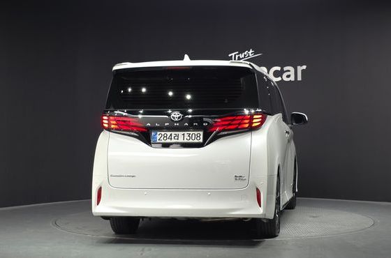 Toyota Alphard 2.5 HEV Executive AWD — пробег 8 190 км — фото 4 из 5