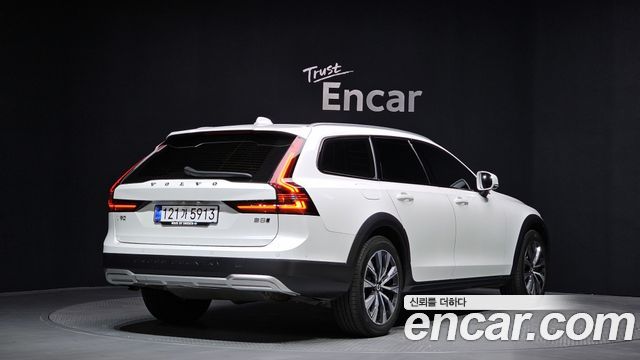 Volvo V90 B5 Pro AWD — пробег 57 452 км — фото 2 из 5