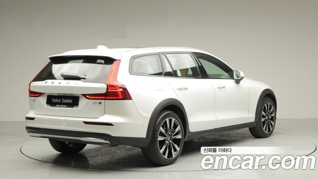 Volvo V60 B5 Ultra AWD — пробег 1 818 км — фото 4 из 5