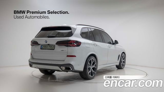 BMW X5 xDrive 40i M Sport — пробег 4 489 км — фото 2 из 5