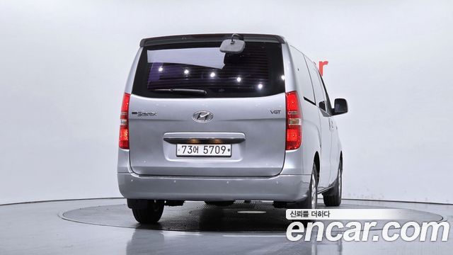 Hyundai Starex 11-Seater Wagon CVX Luxury — пробег 135 839 км — фото 4 из 5