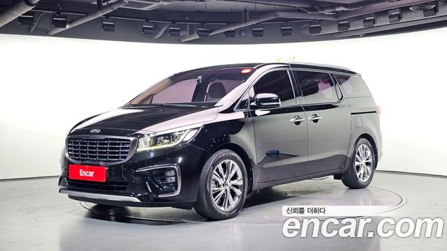Kia Carnival Gasoline 7-Seater Limousine VIP — пробег 37 375 км — фото 1 из 5