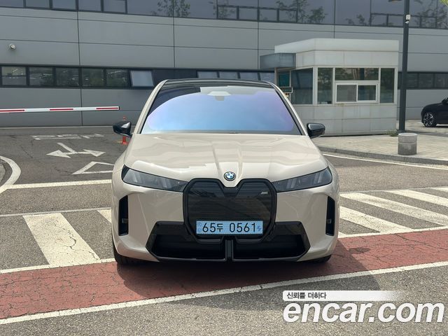 BMW iX xDrive M70 — пробег 150 км — фото 1 из 5