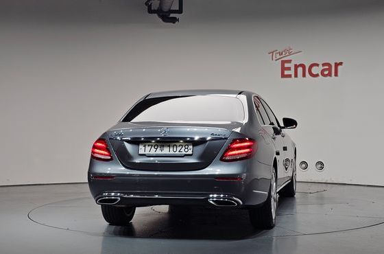 Mercedes-Benz E-Class E300 4MATIC Exclusive — пробег 64 281 км — фото 4 из 5