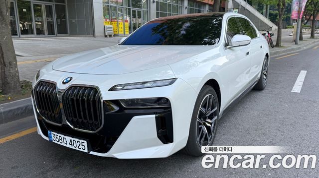 BMW 7-Series 740d xDrive M Sport — пробег 700 км — фото 3 из 5