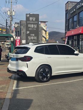 BMW iX3 M Sports — пробег 16 000 км — фото 2 из 5