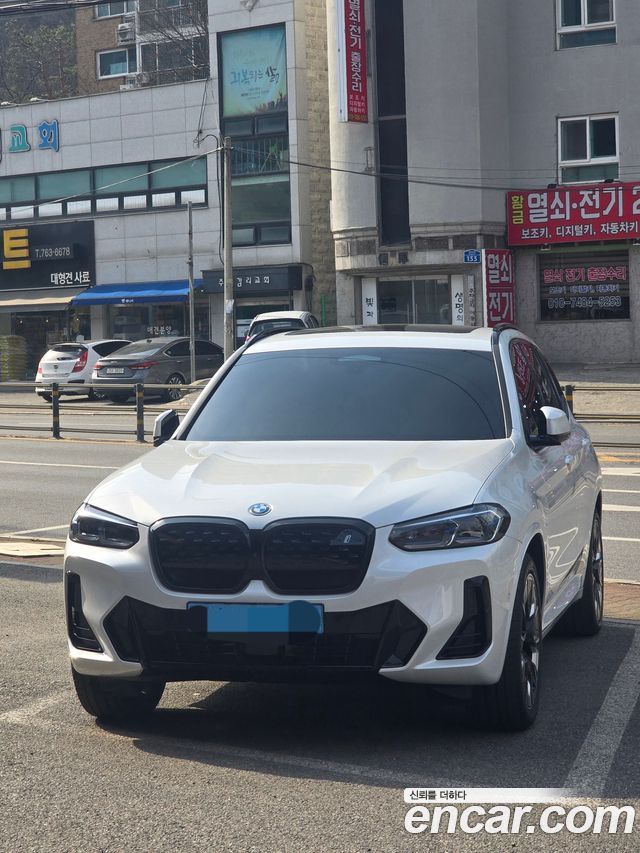 BMW iX3 M Sports — пробег 16 000 км — фото 3 из 5