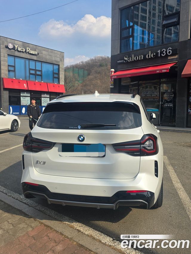 BMW iX3 M Sports — пробег 16 000 км — фото 4 из 5