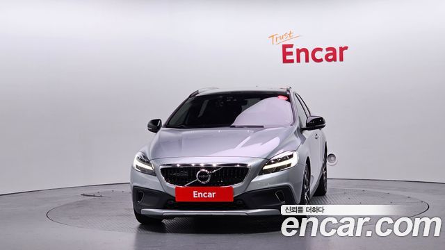 Volvo V40 D3 — пробег 58 667 км — фото 3 из 5