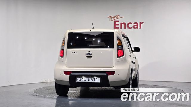 Kia Soul Gasoline 1.6 Smart — пробег 101 974 км — фото 4 из 5
