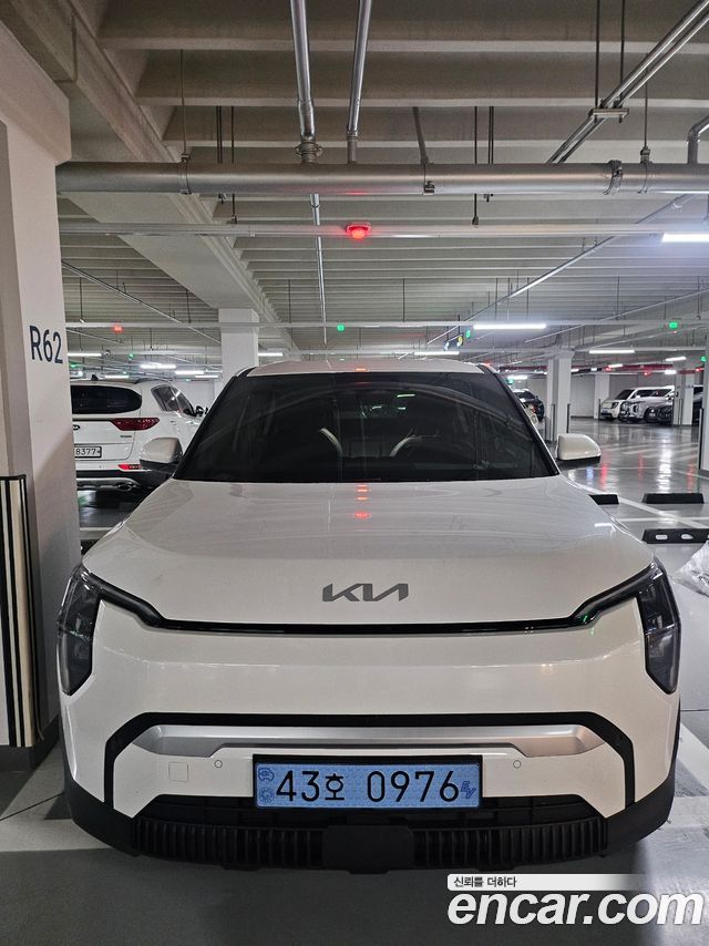 Kia EV3 Long Range 2WD AIr — пробег 1 200 км — фото 1 из 5