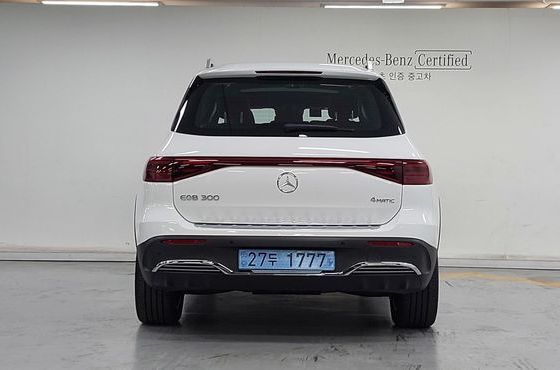 Mercedes-Benz EQB EQB300 4MATIC AMG Line — пробег 10 165 км — фото 4 из 5