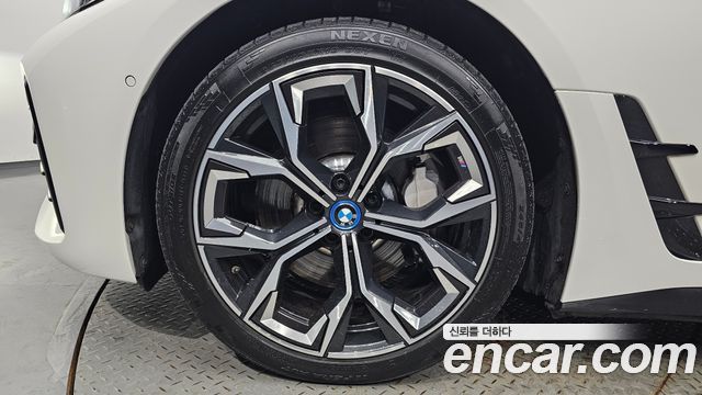 BMW i4 eDrive40 M Sports — пробег 100 095 км — фото 5 из 5