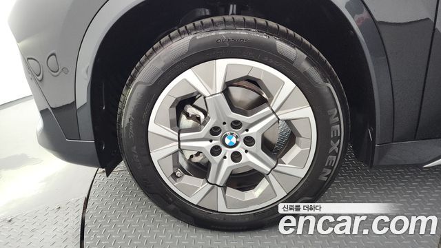 BMW X1 xDrive 20i xLine — пробег 4 168 км — фото 5 из 5