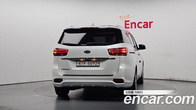 Kia Carnival из Кореи Encar