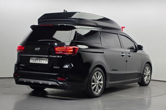 Kia Carnival 9-Seater Hi-Limousine Noblesse Special — пробег 183 411 км — фото 2 из 5