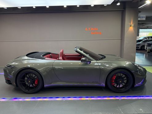 Porsche 911 Carrera GTS Cabriolet — пробег 11 000 км — фото 3 из 5
