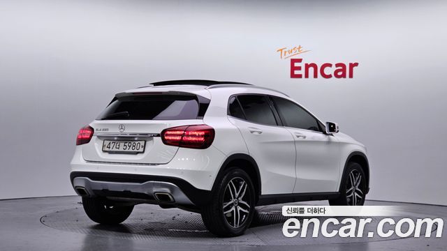 Mercedes-Benz GLA-Class GLA220 Premium — пробег 83 596 км — фото 2 из 5