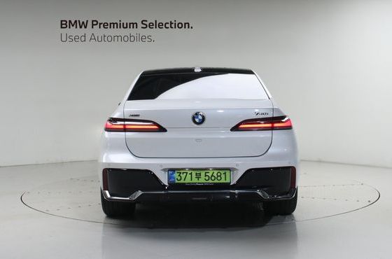 BMW 7-Series 740i xDrive M Sport — пробег 10 340 км — фото 4 из 5